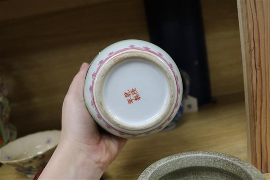 Seven items of mixed Chinese ceramics